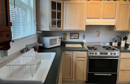 Fairgrounds Cottage | One bedroom cottage in a fantastic New Orleans neighborhood!