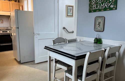 Fairgrounds Cottage | One bedroom cottage in a fantastic New Orleans neighborhood!