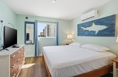 Fort Myers Beach Resort | One bedroom unit on beautiful Ft. Myers Beach - gorgeous sunsets, pool and spa.
