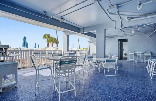 Fort Myers Beach Resort | One bedroom unit on beautiful Ft. Myers Beach - gorgeous sunsets, pool and spa.