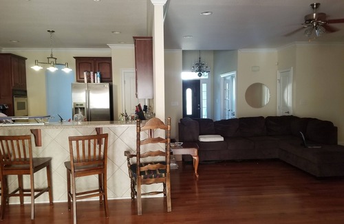 Concord House | One level ranch home. Close to lake and park,bicycle lane, walking trail .