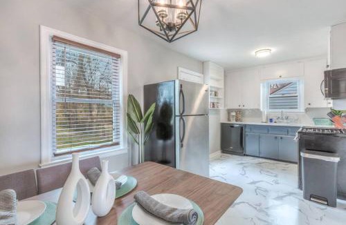 Turner Park House | OneCozyPlace Tulsa | King Bed Expo TU Downtown
