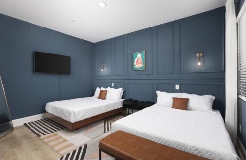McFerrin Park House | Only 3 miles from Broadway Sleeps 16 Two Condos Side by Side
