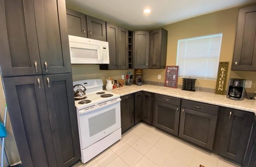 Kingston Cottage | "Open Air Villa" RV Lodge and Guest Home