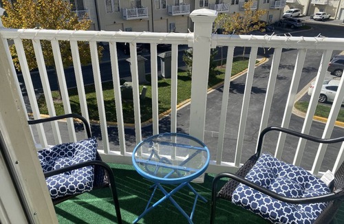 Urbana Condo | Open Floor Plan, Spa Tub, Chef’s Kitchen, King Bed,