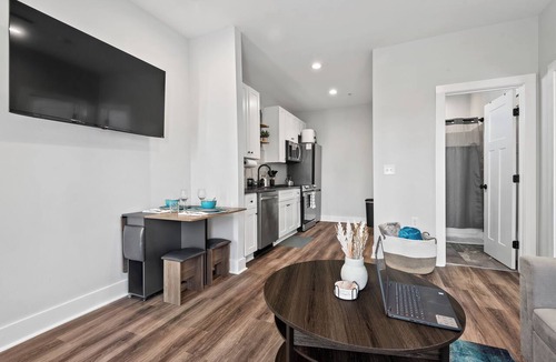 Rocky Mount Apartment | Open, KING BED, 1 Br/1BA, Sleeps 3, Heart of City