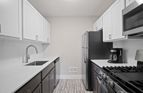 Rochester Apartment | Opulent 2-Bedroom Gem Rochester Hills Retreat