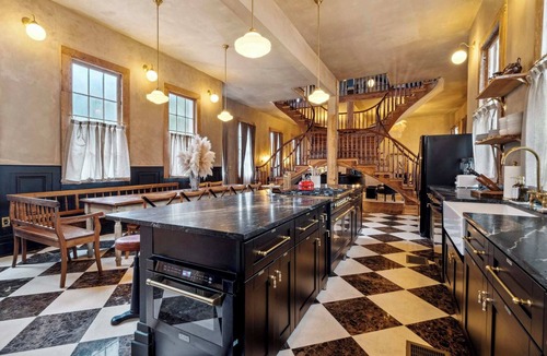 Faubourg Lafayette Villa | Opulent Art Deco Villa w Pool & Hot Tub 6bd|6.5ba