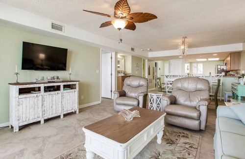 Orange Beach East Condo | Orange Beach Gulf-Front 2BR Sleeps 7 2 La-Z-Boy Recliners Pools Boats