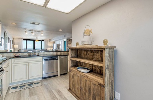 Orange Beach East Condo | Orange Beach Gulf-Front 2BR Sleeps 7 Renovated Pools Boat Slips