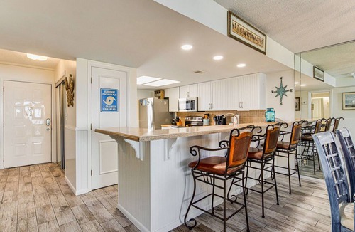 Orange Beach East Condo | Orange Beach Gulf-View 2BR Sleeps 5 65" TV High-Top Chairs Pools Boats