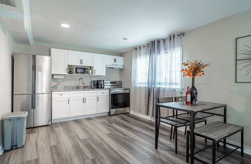 Sandtown Apartment | Orange Oasis Hideaway Suite spacious 1 bed retreat Atl airport and Everything!