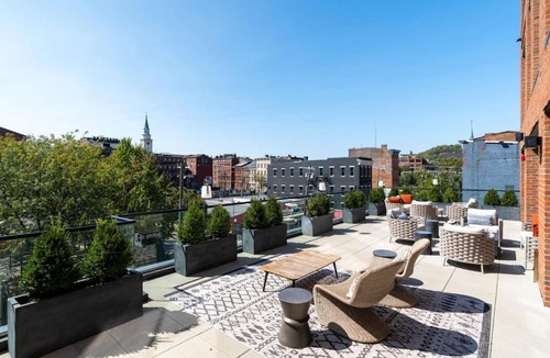 Pendleton Apartment | OTR King Bed Free Parking Gym Top Floor Club Room