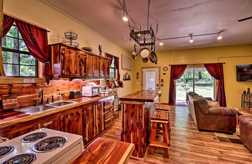 Royal Cabin | Ouachita River Cabin: Royal Haven w/Dock!