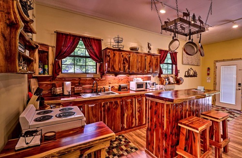 Royal Cabin | Ouachita River Cabin: Royal Haven w/Dock!