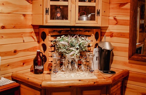 Cosby Cabin | "Our Life" Creekside, Trout Fishing, Fire Pit, Hot Tub, WiFi and more.