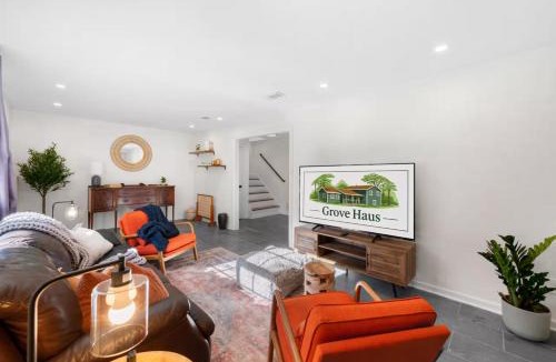Snellville House | Outdoor Projector, Arcade, Fire Pit, 2 Car Garage, 2 Living Rooms