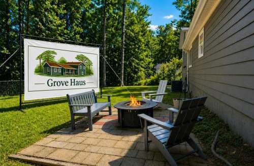 Snellville House | Outdoor Projector, Arcade, Fire Pit, 2 Car Garage, 2 Living Rooms