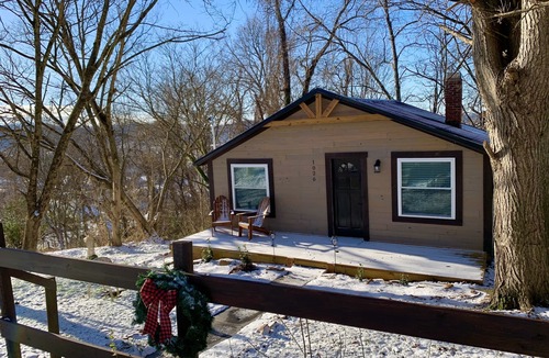 Bristol Cabin | Overlook Cabin. Pet Friendly. Near Casino, DT
