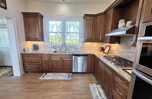 De Mossville House | Owl's Nest Retreat: Sleeps 20, Near Ark Encounter and Bourbon Trail