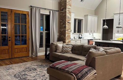 Oxford House | Oxford Hideaway-A Spacious 4-bedroom home close to Ole Miss