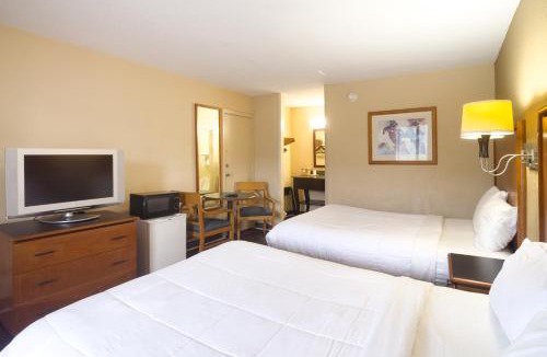 Harriman Hotel | OYO Hotel Harriman near I-40