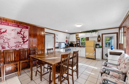 Henderson Cabin | Ozark Cabin w Deck Near Norfork Lake!
