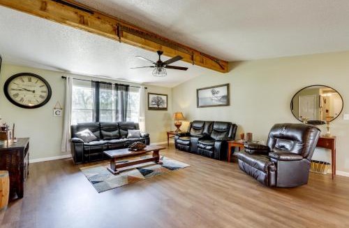 Cassville House | Ozark Getaway Near Roaring River & Fishing