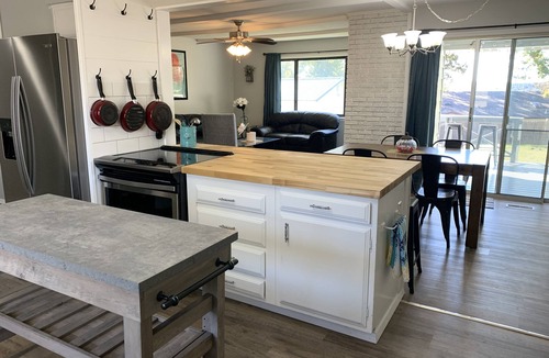 Midway House | Ozark Guesthouse on Bull Shoals Lake with access to boat dock/swim platform