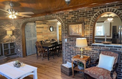 Ellington House | Ozark Valley Retreat & Glamp