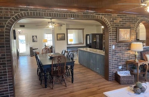Ellington House | Ozark Valley Retreat & Glamp