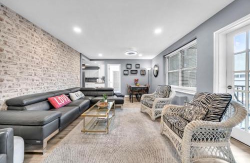 Downtown Atlanta Apartment | P8G Remodel 2BR/2BA downtown ATL-Parking & Balcony