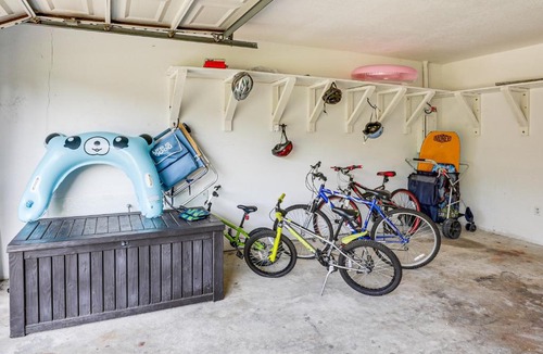 Palm Harbor House | Palm Coast Escape w/Outdoor Oasis: 6 Mi to Shore!