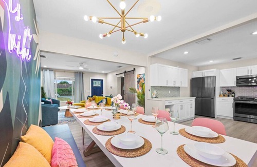 Greenacres House | PalmParadise: 5BR Family&Pet Fun, HeatedPool&Games