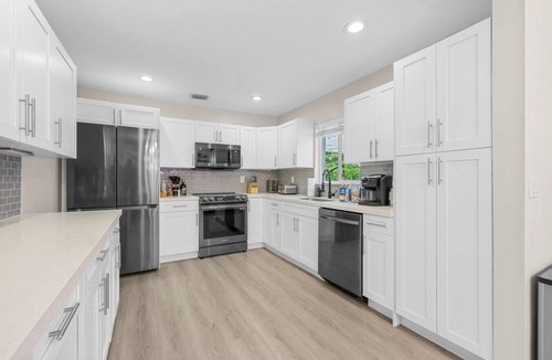 Greenacres House | PalmParadise: 5BR Family&Pet Fun, HeatedPool&Games