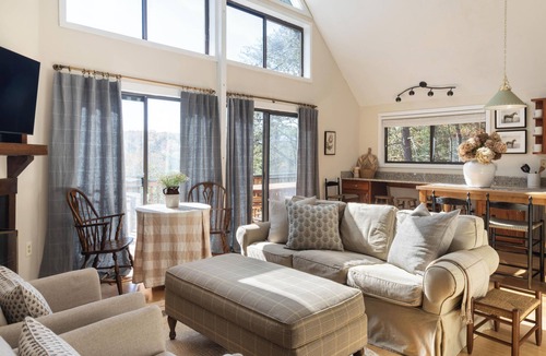 Basye Ski Chalet | Par & Pine Lodge | Double decks w/fire pit!
