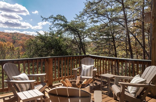 Basye Ski Chalet | Par & Pine Lodge | Double decks w/fire pit!