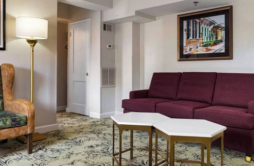 Faubourg Lafayette Resort | Parade‑Route 1BR Mardi Gras Week Club Wyndham Avenue Plaza