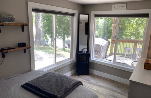Williamstown Cottage | Paradise Cove on the Lake with Dock and Firepit - 7 miles to the Ark!