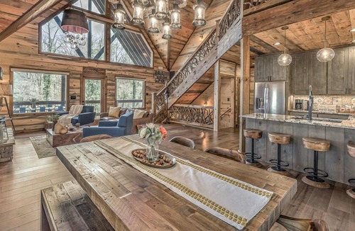 Epworth Cabin | Paradise Creek - Creek Front | Perfect for Families | Hot Tub