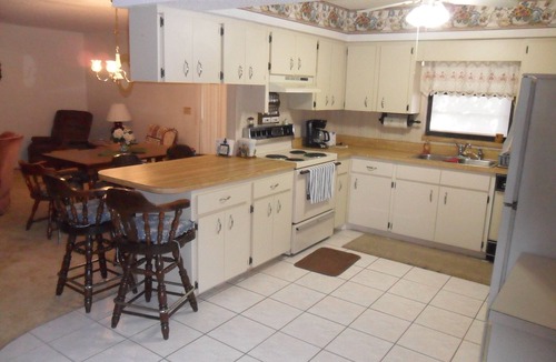 Englewood East House | Paradise getaway. Quiet , Spacious Home, Minutes to Activities and Beaches.