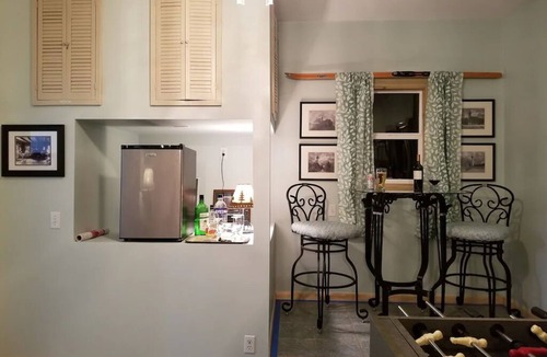 Au Train House | Park Avenue Lodge: Summer at Park Avenue Lodge Walk to Au Train Beach