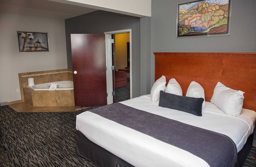 Bloomington Hotel | Parke Regency Hotel & Conf Ctr