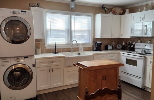 Statesville House | PARKSIDE COTTAGE - Peaceful 2BR Retreat Backing Directly Onto Mac Anderson Park