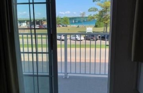 Mackinaw City Hotel | Parkside Inn Bridgeview