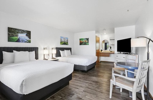 Ellison Bay Hotel | Parkside Inn
