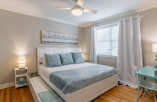 Midtown Condo | Parkside KING SUITE in Midtown with FREE PARKING