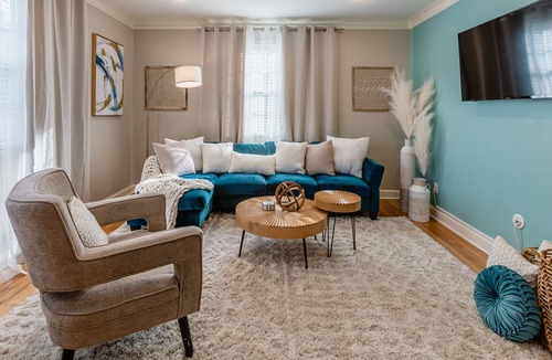 Midtown Condo | Parkside KING SUITE in Midtown with FREE PARKING