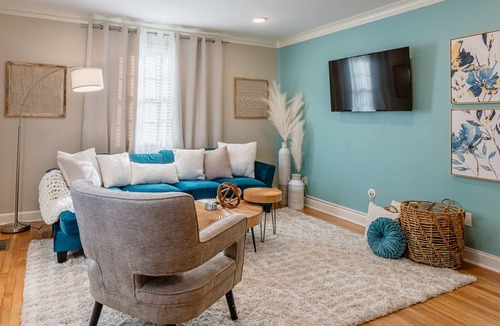 Midtown Condo | Parkside KING SUITE in Midtown with FREE PARKING