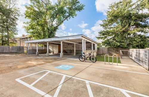 Midtown Apartment | *Parkside KING SUITE in Midtown with FREE parking*